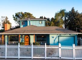 Walk to Capitola Beach and Santa Cruz Pleasure Point，位于圣克鲁兹的别墅