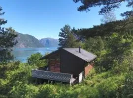 Fjordhytte-1 ist eine schöne Hütte bei Ænes am Hardangerfjord mit grandiosem Fjordpanorama, 20 PS Motorboot mietbar