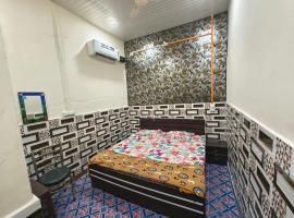 Kanha ji residence family rooms，位于马图拉的酒店