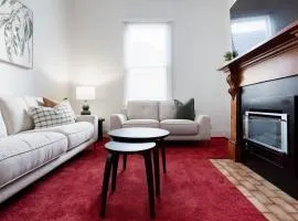 Spacious Cottage Charm Near the CBD