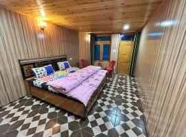 Summerhill Riverview Homestay [private rooms]，位于Sainj的酒店
