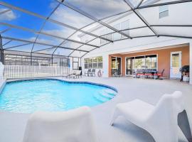 6BR Luxury Home with Private Pool and BBQ，位于基西米的酒店