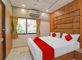 OYO Flagship Hotel Reet Villa，位于艾哈迈达巴德Navarangpura的酒店