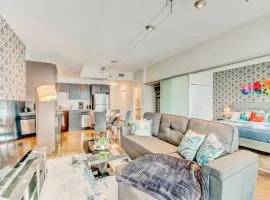 Luxury 2BR Condo - King Bed - Stunning City Views