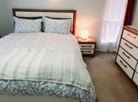 Entire house 4 beds and close to airport public amenities