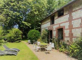 Charming Normandy House with sauna, apple orchard, short walk to the beach，位于Vattetot-sur-Mer的酒店