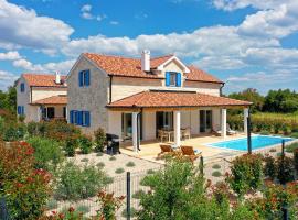 Papa's Court IV Pasman Villa with pool，位于帕什曼的酒店