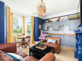 2 Spa Villas Nr Docks inc parking，位于格洛斯特的酒店