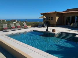 Cabo Done Right 4 BDR and 3 BTH, Private Pool, Ocean, Whales，位于埃尔普埃夫利托的酒店