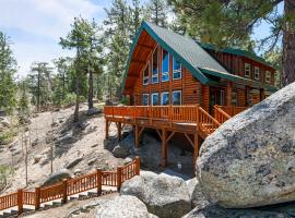 Lakeview Lodge - Across the street from the lake and Boulder Bay Park!，位于大熊湖的滑雪度假村