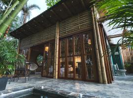 BAMBOO Ecohotel，位于Alcalá的胶囊旅馆