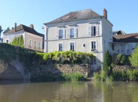 Villa du Loir，位于拉弗雷切的带停车场的酒店