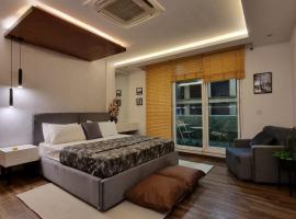 Gold Crest Luxury Apartments with all amenities & Shopping Mall，位于拉合尔的公寓