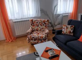 Apartman MACA，位于皮罗特的带泳池的酒店