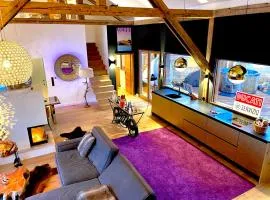stylische Alpenlounge mit Pool, Blockhaus-Sauna und Jacuzzi für bis zu 12 Personen