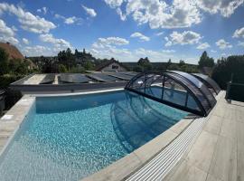 4 Sterne Ferienwohnung Schlossblick Sauna Pool Whirlpool pri，位于布劳恩费尔斯的酒店