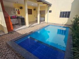 linda casa com 3 quartos com piscina bem localizada