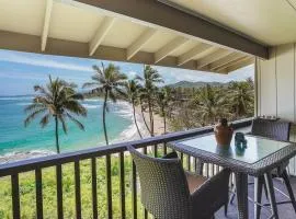 "Picturesque Oceanfront" Wailua Bay View Condo with an Coastline View