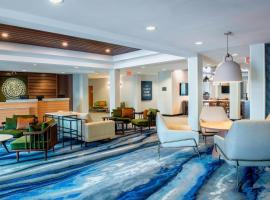Fairfield Inn & Suites by Marriott Kelowna，位于基洛纳基隆拿国际机场 - YLW附近的酒店