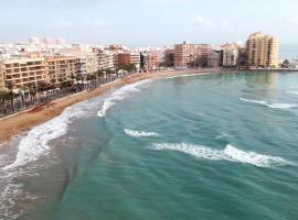 Torrevieja Fantastico apto para familas numerosas Ada Purisima full equipado cerca a la playa del cura，位于托雷维耶哈的酒店
