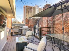 Stylish Dtwn Knoxville Condo with Rooftop Deck!，位于诺克斯维尔的公寓