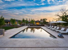 Mayacama Manor by AvantStay Luxe Escape w Pool，位于圣罗莎的酒店