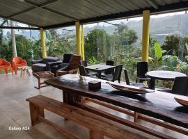 Refugio en la montaña，位于拉维加的酒店
