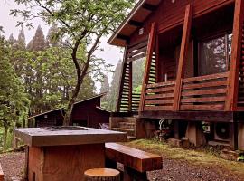 キャンプ&リゾート立山山麓家族旅行村，位于立山町的酒店