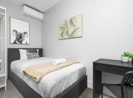 Luxe Single Room - AC - Next to Central Station - Nearby Most Sydney Hot Spots - Shared Bathroom