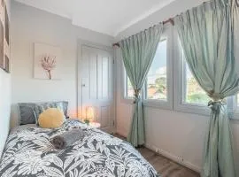 Bright Single Room - Seconds to Bus Station & Park - Close to Chinatown - Shared Bathroom