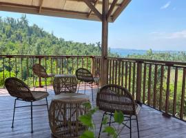 Moon Bar Hostel，位于巴顿港的酒店