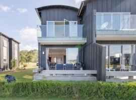 Matarangi Villas - Matarangi Holiday Home，位于Matarangi的乡村别墅