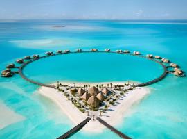 Nujuma, a Ritz-Carlton Reserve，位于Ḩanak的带热水浴缸的酒店