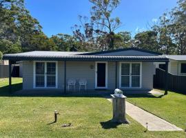 Elanora - home by the sea in Sussex Inlet，位于苏塞克斯入口的度假屋