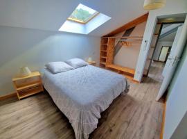 Proche Bordeaux centre : petite maison de ville +parking，位于瑟农的酒店