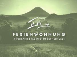 4 Sterne FeWo Rh&ouml;nland-Erlebnis in Bernshausen - auch f&uuml;r Wanderreiter，位于乌尔斯豪森的豪华型酒店