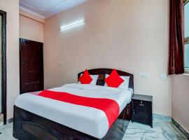 OYO Hotel Akash Green Field，位于Indraprast的酒店