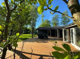 Big renovated cottage with soul and love，位于Grevinge的酒店
