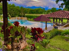 Hotel Campestre Jardines del Cafe - Quindio - Eje Cafetero，位于蒙特内哥罗伊甸园国际机场 - AXM附近的酒店