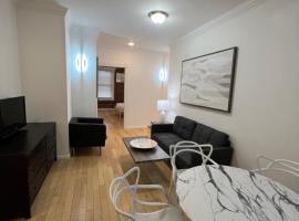Modern Apartment By Central Park - 3 BR，位于纽约的酒店