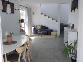 Cosy duplex 3mn a pied d une jolie plage et des commerces，位于Calodyne的别墅