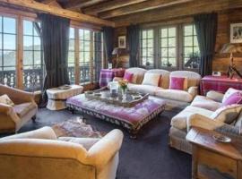 Luxury Chalet St-Anton with Pool，位于圣安东阿尔贝格的酒店