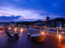 Ryokan Asukasou at the entrancne of Nara park，位于奈良的日式旅馆