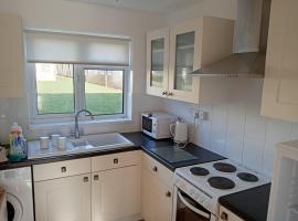 8 Berth Chalet To Hire At Bermuda Holiday Park Nearby Hemsby Beach Ref 18192b，位于赫姆斯比的海滩短租房