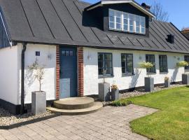 3 Bedroom Awesome Home In Simrishamn，位于锡姆里斯港的酒店