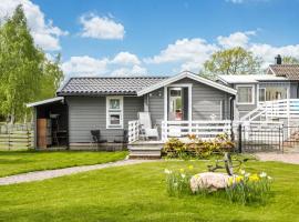 Lovely Home In Hammarö With Lake View，位于Hammarö的酒店