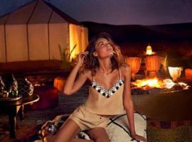Overnight Safari Desert Camp，位于梅尔祖卡的酒店