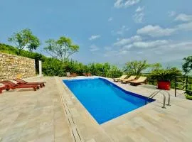 Boka horizont- villa with shared pool