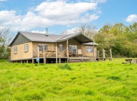 Skylark - Sweffling Hall，位于Rendham的酒店