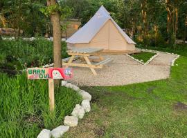 Glamping at Camp Corve，位于Chale的豪华帐篷